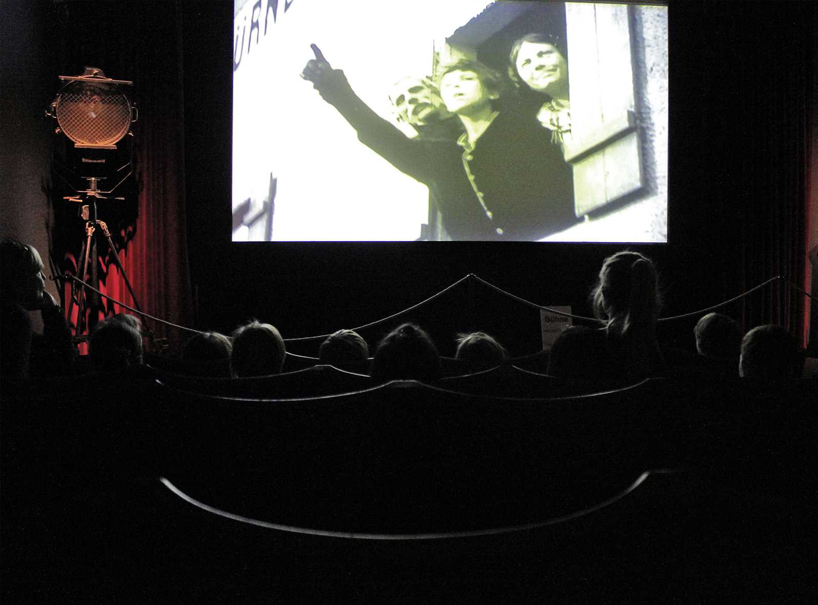 Kinder erleben einen Film im historischen Kino des Museums Industriekultur | Fotoaufnahme von Thomas Ruppenstein Kinder erleben einen Film im historischen Kino des Museums Industriekultur | Fotoaufnahme von Thomas Ruppenstein