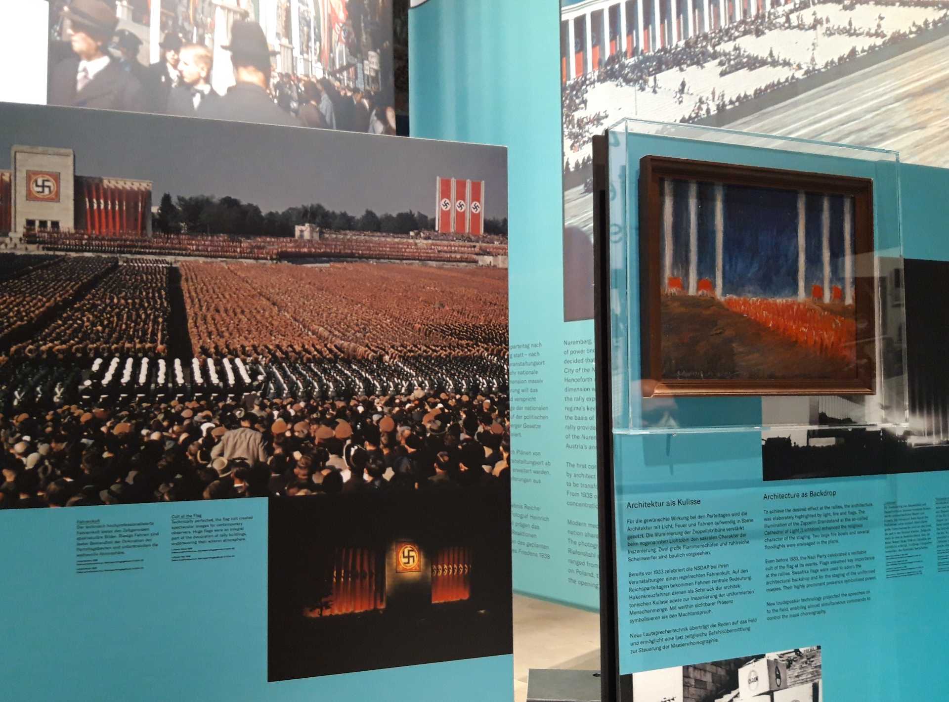 Die Abbildung zeigt einen Blick in die aktuelle Interimsausstellung des Dokumentationszentrums Reichsparteitage. Die Fotoaufnahme stammt vom Dokumentationszentrum Reichsparteitage.
