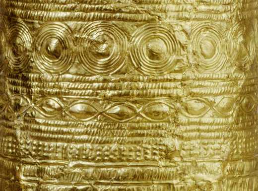 Detail des bronzezeitlichen Ezeldorfer Goldkegels | Fotoaufnahme GNM
