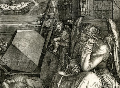 Bei der Abbildung handelt es sich um das Werk "Melancholia I" von Albrecht Dürer aus dem Jahr 1514. Das Bild zeigt eine geflügelte, melancholisch dreinblickende Frauengestalt, die auf einem Stein sitzt und den Kopf in die Hand stützt. Um sie herum liegen zahlreiche Werkzeuge, wissenschaftliche Instrumente und geometrische Körper – alles wirkt unordentlich, als wäre ein kreativer Prozess ins Stocken geraten. Ein schlafender Hund liegt zu ihren Füßen, während ein kleiner Putto, ein Engelskind, daneben sitzt und etwas zeichnet. Im Hintergrund leuchtet ein heller Stern am Himmel über einem Meer, darüber ein Banner mit der Aufschrift „Melencolia I“.