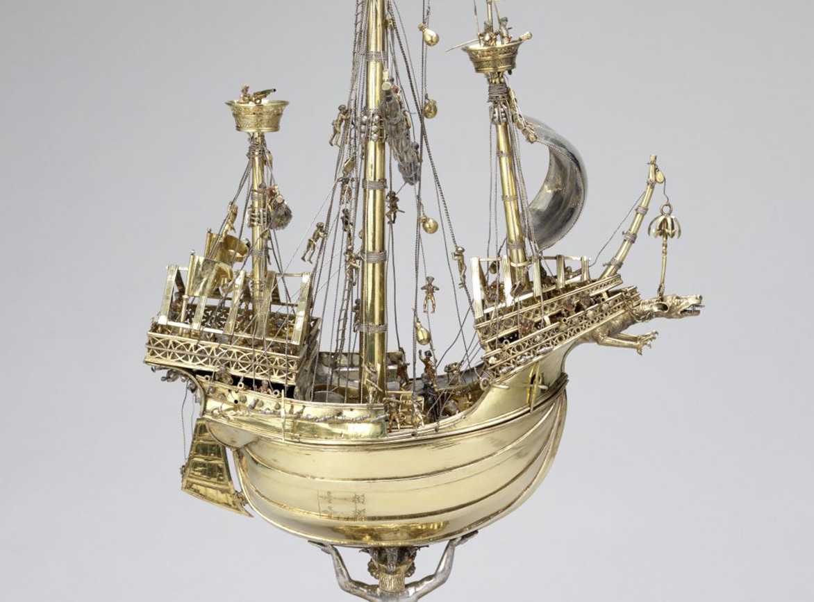 Die Abbildung zeigt das sogenannte Schlüsselfelder Schiff, ein Tafelaufsatz aus der Zeit um das Jahr 1503. Die Fotoaufnahme stammt von Dirk Meßberger.